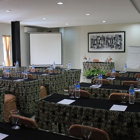 Bumi Cikeas Sentul Bogor Hotel Buitenkant foto