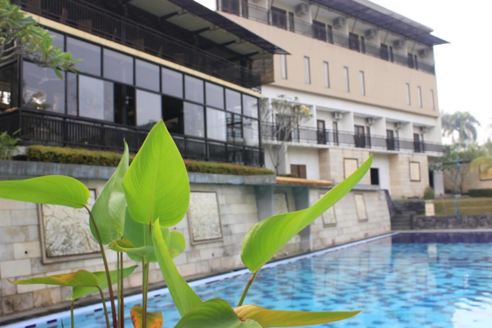 Bumi Cikeas Sentul Bogor Hotel Buitenkant foto