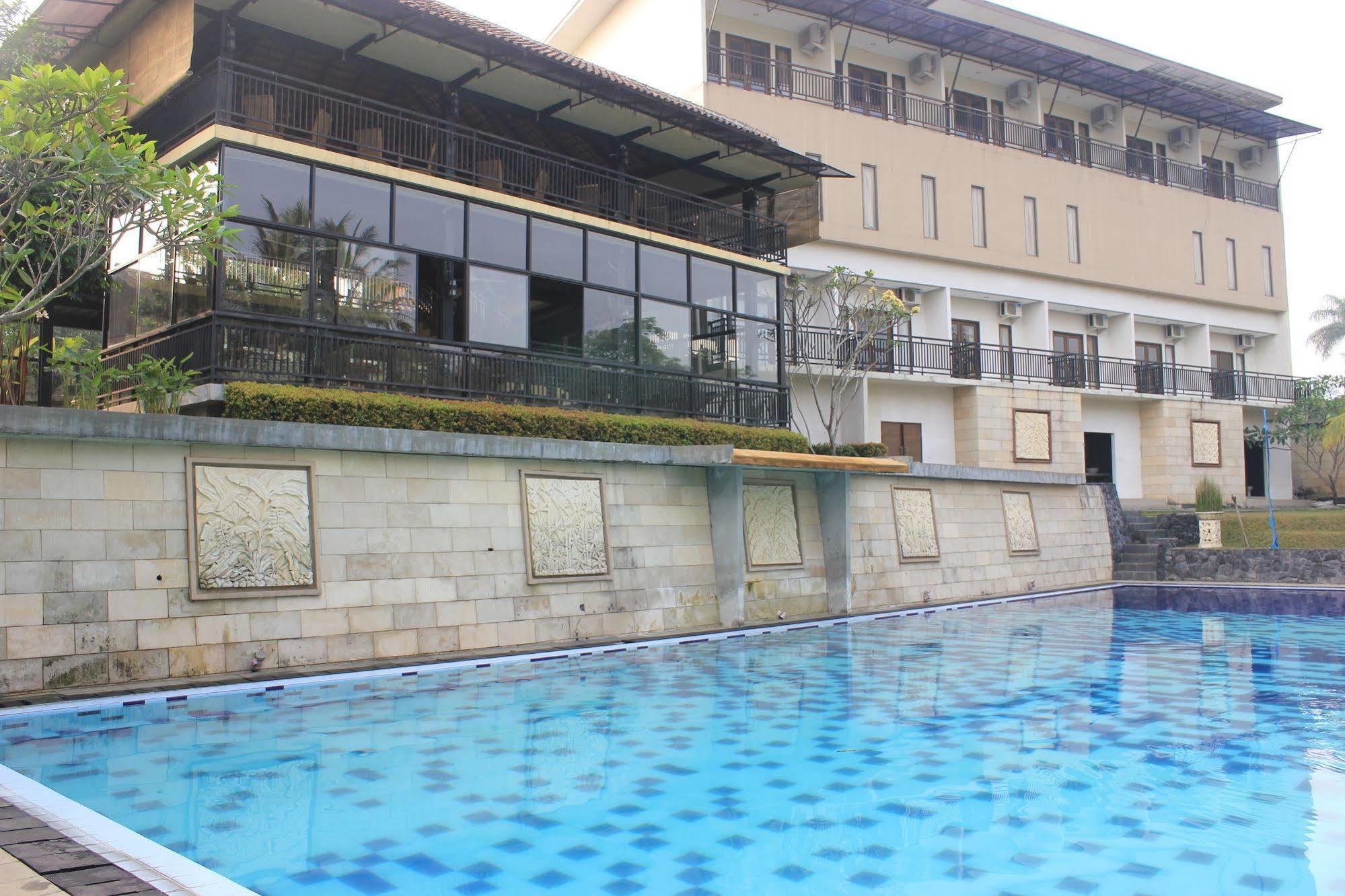Bumi Cikeas Sentul Bogor Hotel Buitenkant foto